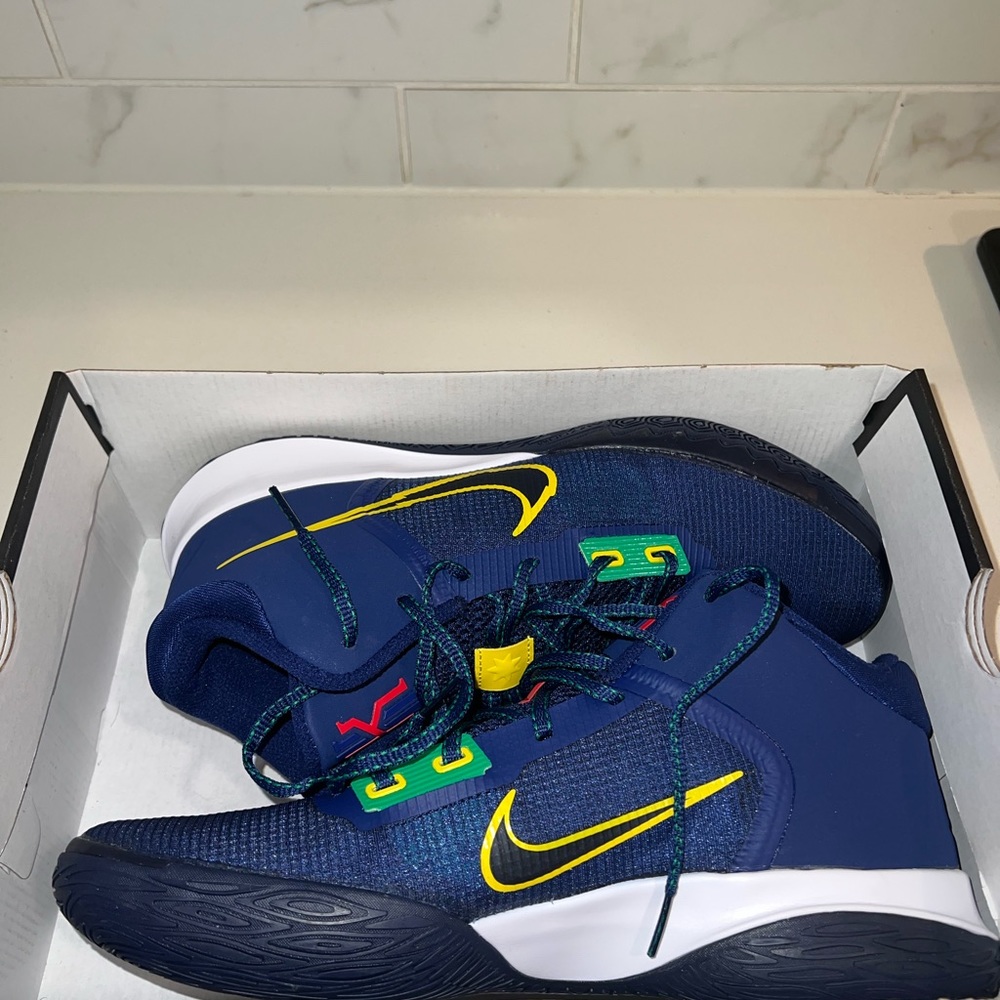 Nike Men's Kyrie Flytrap IV Basketball Shoes